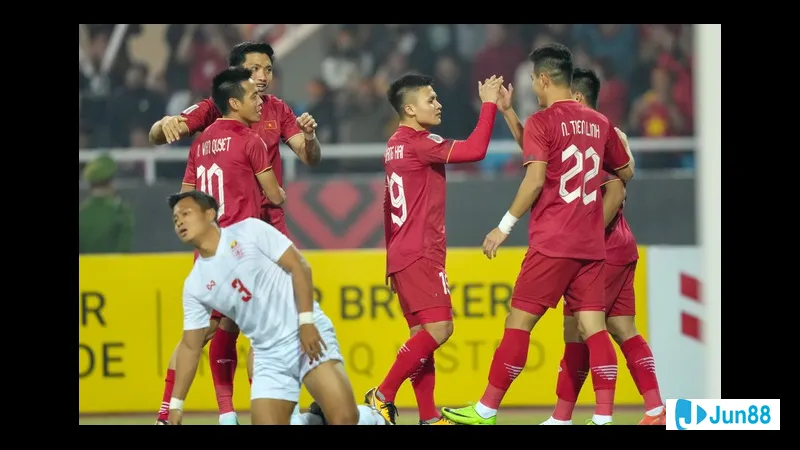 Đội hình và chiến thuật